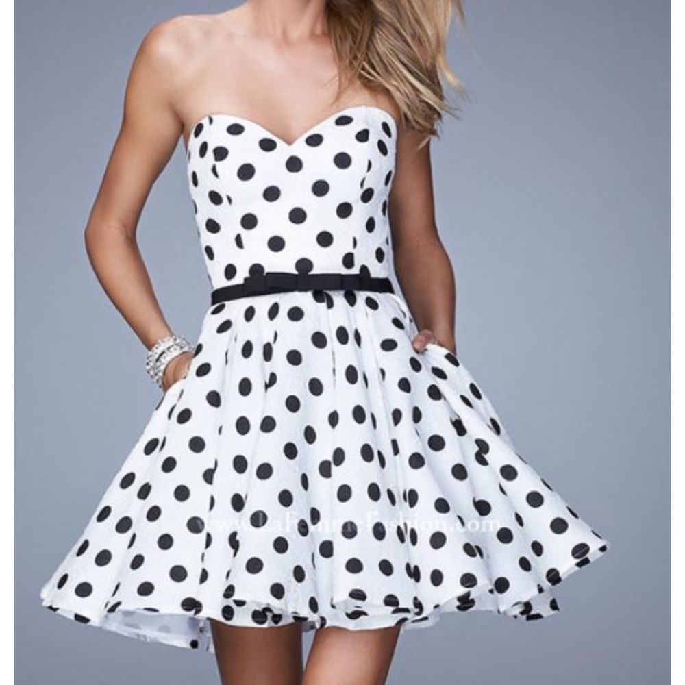 La Femma Short Prom Dress with Pockets!!